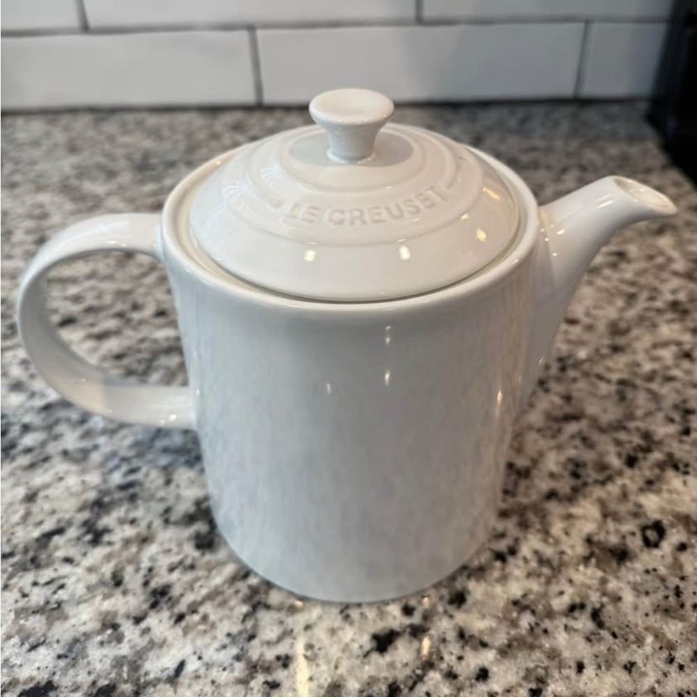 Le Creuset Grand Teapot in White, 1.3L